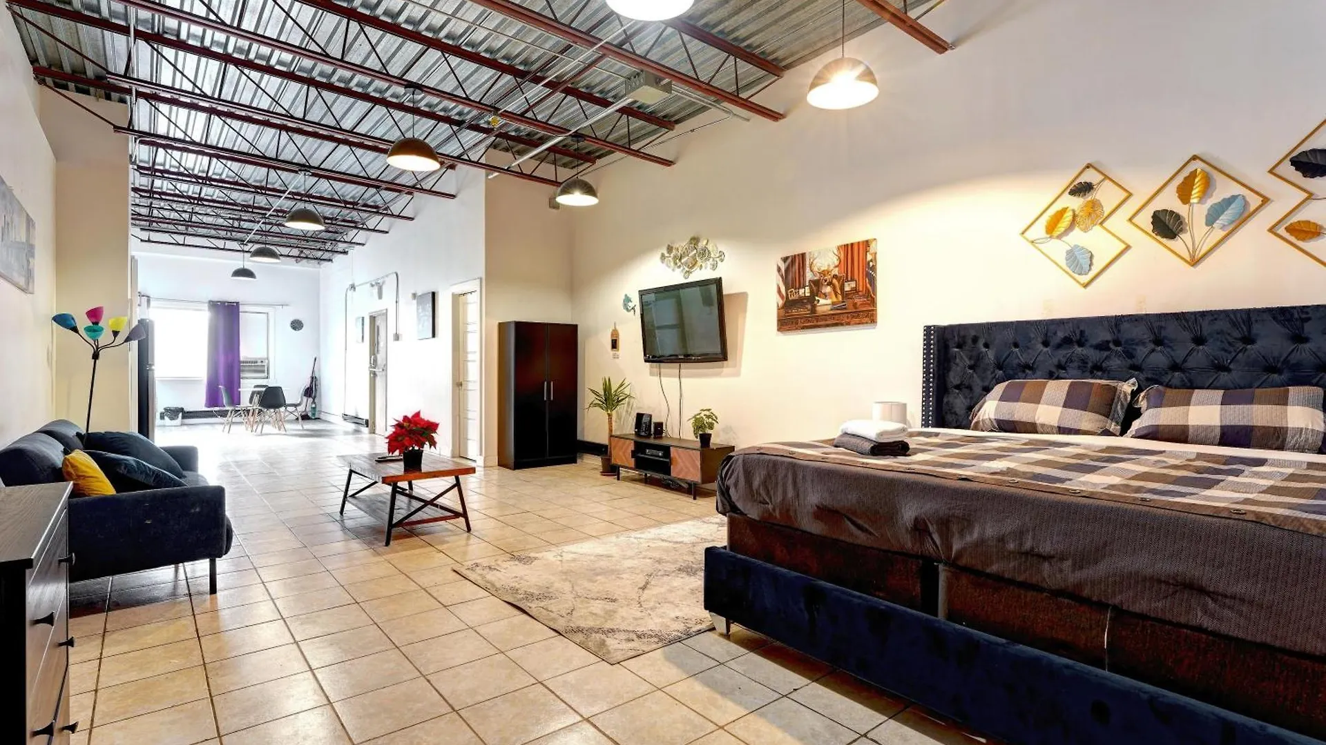 #2 - Big Loft - Plaza St-Hubert Apartment Montreal