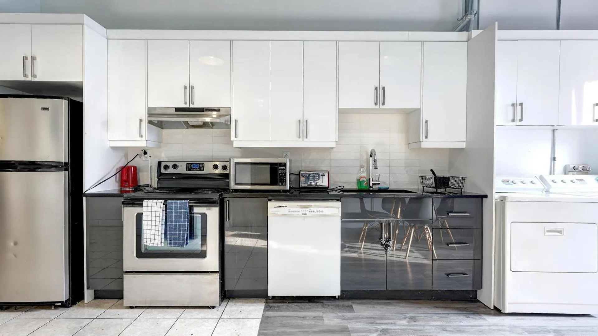 #2 - Big Loft - Plaza St-Hubert Apartment Montreal Canada