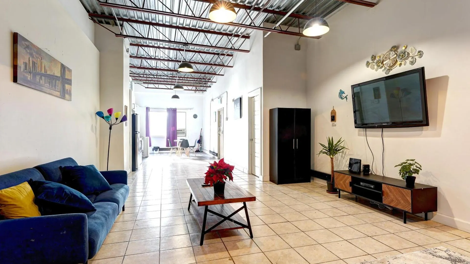 #2 - Big Loft - Plaza St-Hubert Apartment Montreal